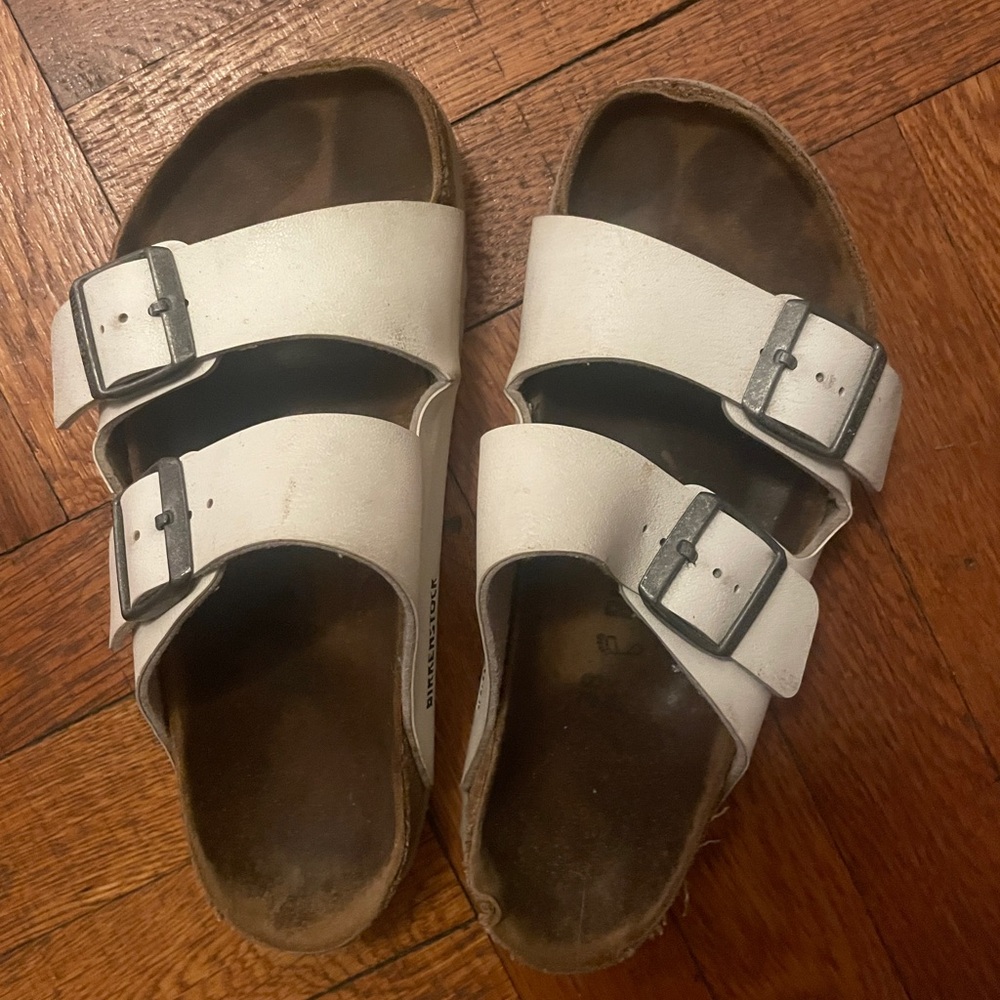 Birkenstocks- white